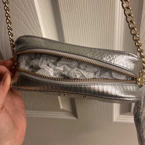 Victoria’s Secret metallic silver, crossbody bag with tassel zipper pull - Picture 5 of 6